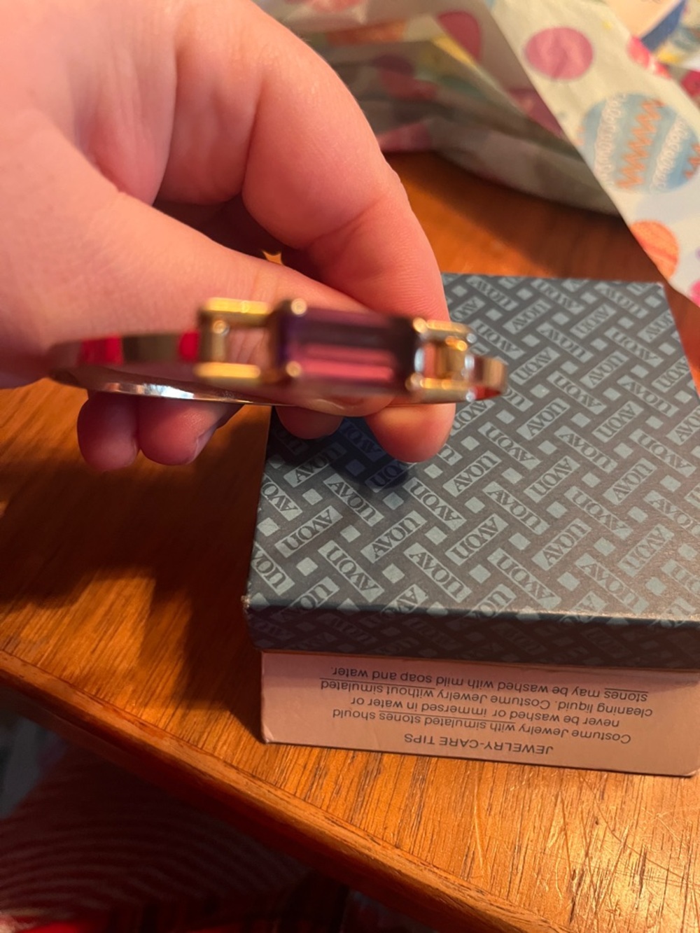Avon Plaza IV Collection Bracelet Box - Cream with Blue Script - Picture 2 of 3